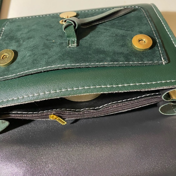 Green purse with removable straps - Picture 4 of 4
